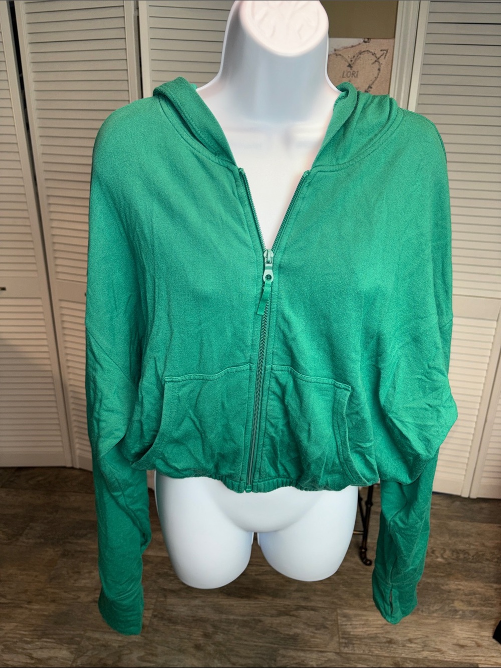 Cropped Green Zip Hoodie with Front Pockets